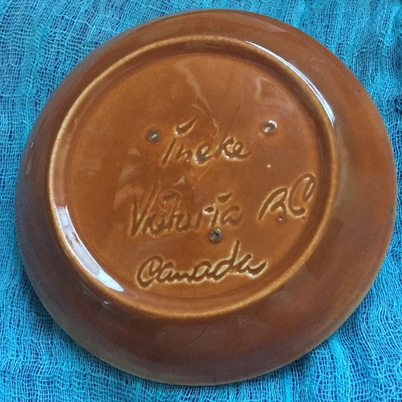 Vintage Ineke Canada MidCentury Studio Art Pottery Baby Chick Egg Cup Signed - Picture 3 of 3